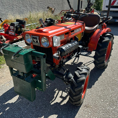 Kubota B7100 DT Kubota B7100 DT
